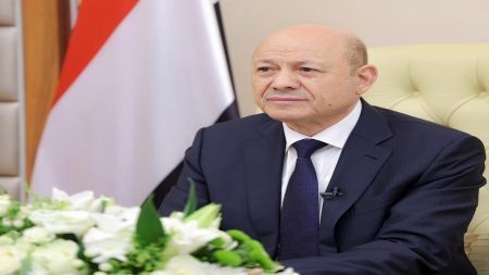 اليمن: العليمي يوجه بتكريم أوائل الثانوية ومنحهم أولوية في الابتعاث