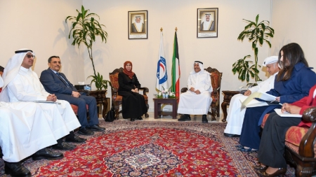 الكويت: وزيرة الخارجية اليمنية تبحث مع الهلال الأحمر الكويتي توسيع التعاون الإنساني