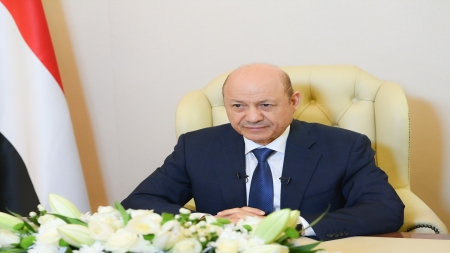 اليمن: الرئيس العليمي يؤكد أن هجمات الحوثيين لن تغير معادلة القوة ويتوعد بـ "رد حازم"