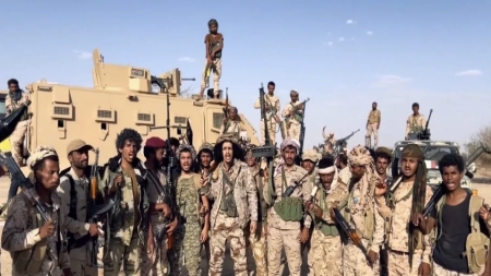 حصاد المعارك في اليمن: القوات الحكومية تسعى لاحتواء هجوم حوثي واسع في تعز ومحاولات لتوسيع الخارطة الميدانية بالساحل والبيضاء والجوف