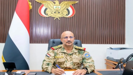 اليمن: طارق صالح يوجه بإعادة ترتيب القوات في الساحل الغربي بالتشاور مع التحالف