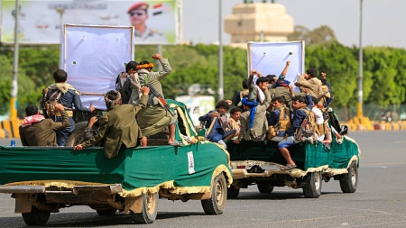 اليمن: الحوثيون يعلنون تشييع 73 من عناصرهم بينهم 25 ضابطاً.. والإجمالي المعلن يرتفع إلى 413 منذ يوليو