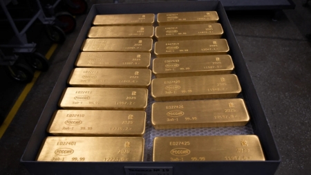اقتصاد: الذهب يتراجع مع التركيز على الشرق الأوسط وأسعار الفائدة