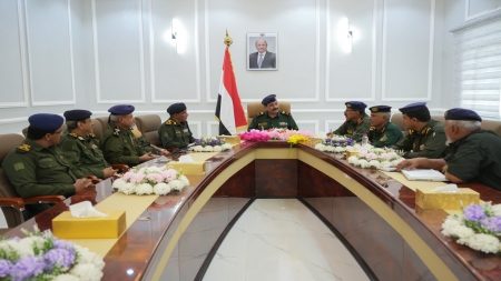 اليمن: وزير الداخلية يوجه برفع الجاهزية الأمنية وتأمين مناطق نفوذ الحكومة