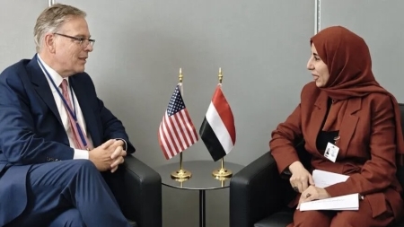نيويورك: وزيرة الخارجية اليمنية تبحث مع مسؤول أمريكي تصعيد الحوثيين وتهديد الملاحة