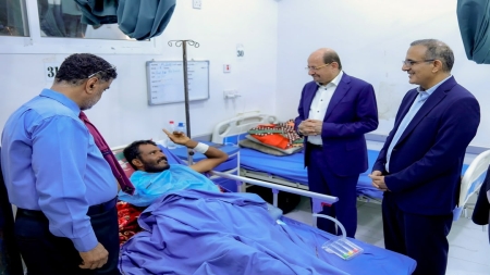 اليمن: الزنداني يتفقد الجرحى في عدن ويوجه برفع جاهزية المستشفيات العسكرية