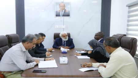 اليمن: الحكومة تبحث مع مفوضية اللاجئين تعزيز الإغاثة ودعم نزوح تعز والساحل الغربي