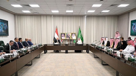 الرياض: العليمي يدشن مشاريع إغاثية سعودية لتلبية الاحتياجات الإنسانية في اليمن وفي مقدمتها تعز