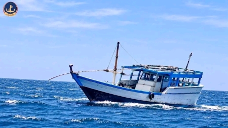 اليمن: خفر السواحل بشبوة يعثر على قارب صيد مفقود وينقذ طاقمه