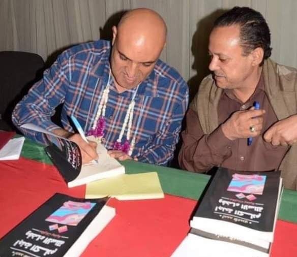 اليمن: المراسل الصحفي، والكاتب المعروف احمد الاغبري يوقع كتابه 