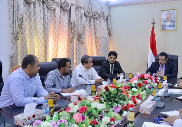 اليمن: رئيس الوزراء يناقش مع المعنيين في وزارة الكهرباء وشركة بترومسيلة 