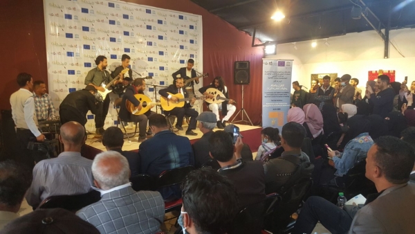 اليمن: مؤسسة بيسمنت الثقافية تنظم معرضا للرسم، والغناء وعصرنة التراث، ضمن مشروع 
