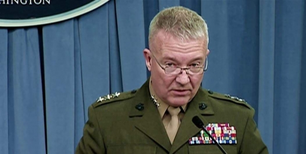 مسقط: قائد القيادة المركزية الأمريكية  يجري مباحثات عسكرية رفيعة في مسقط