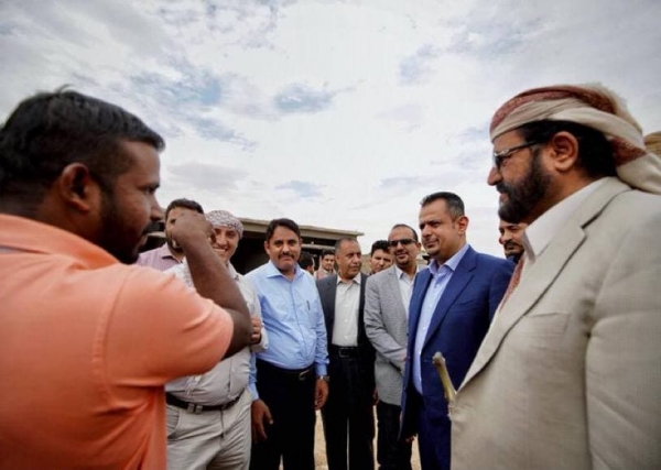 اليمن: رئيس الوزراء  يعقد اجتماعا بقيادتي وزارة الدفاع، وهيئة الأركان العامة، قبيل مغادرته مأرب