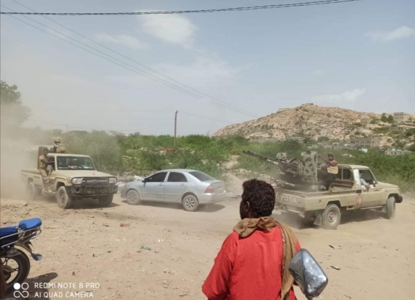 اليمن: قتلى وجرحى باشتباكات مستمرة بين قوات امنية حكومية واخرى موالية للانتقالي الجنوبي في مدينة لودر وسط محافظة ابين.