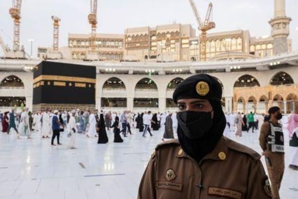 الرياض: سعوديات يشاركن لأول مرة في تأمين الحجاج والمعتمرين بمكة والمدينة