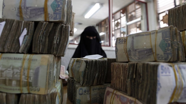 اليمن: الريال يهوي الى 1205 للدولار الواحد مع استمرار الفراغ والترقب لمعركتي مارب وشبوة
