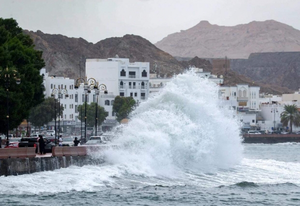 سلطنة عمان تمنح موظفيها اجازة استثنائية تحسبا للاعصار 