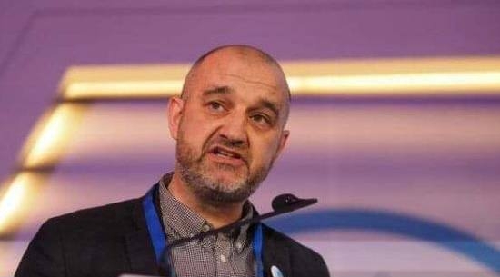 بروكسل: الاتحاد الدولي للصحفيين يدين اعتقال صحفي واقتحام محطتين اذاعيتين في عدن
