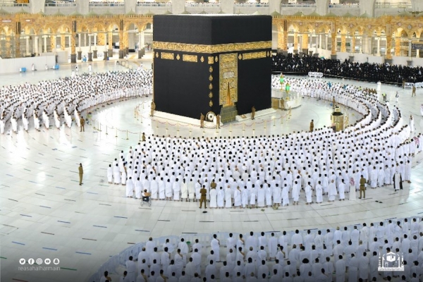 الرياض: عودة الصلاة في المسجد الحرام بمكة دون تباعد اجتماعي