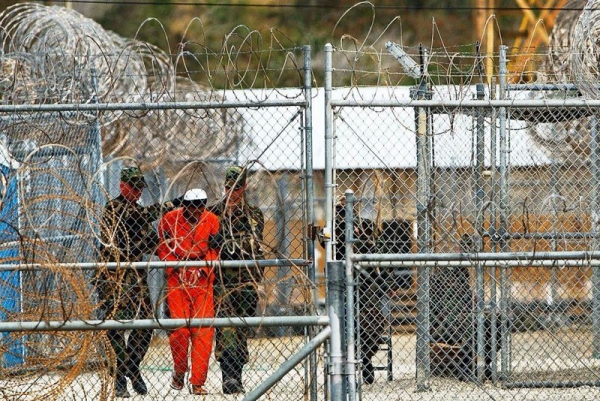 رويترز: الإمارات ترسل لليمن 12 من معتقلي جوانتانامو