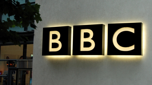 لندن: الحكومة البريطانية ستقلص تمويل «بي بي سي»