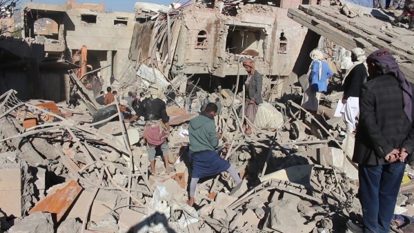 رويترز: مقتل 14 شخصا بغارة جوية على صنعاء