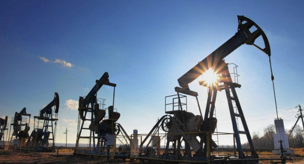اقتصاد: النفط الى اعلى مستوى بعد هجوم الحوثيين على ابوظبي وتزايد المخاوف من غزو روسي لاوكرانيا