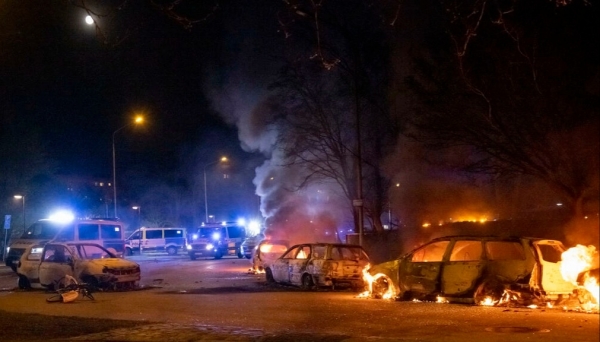استكهولم: إصابة العشرات في السويد خلال احتجاجات ضد حركة يمينية مناهضة للإسلام