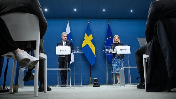 بروكسل: فنلندا والسويد تقدمان طلبَي انضمامهما رسميا لحلف الأطلسي