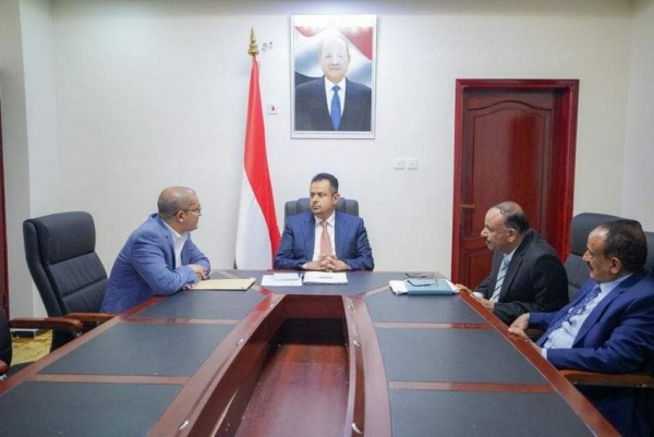 اليمن: رئيس الحكومة يوجه بتفكيك سفن متهالكة قبالة ميناء عدن عقب تحذيرات من كارثة بيئية وشيكة