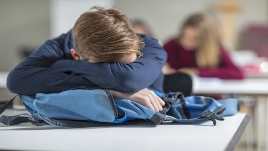 صحة: دراسة تكشف أثر نوم المراهقين على احتمال إصابتهم بالسمنة