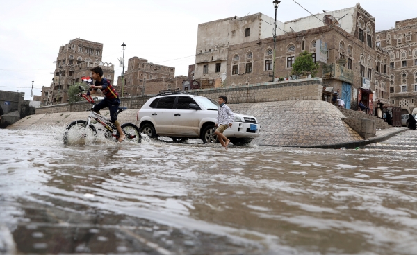 طقس: الارصاد يحذر من أمطار رعدية وسحب منخفضة في 14 محافظة يمنية