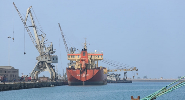 الرياض: الرئيس العليمي يحمل الحوثيين مسؤولية منع وصول سفن الوقود الى موانئ الحديدة لانعاش السوق السوداء