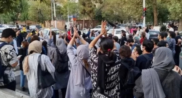 طهران: منظمات حقوق الإنسان تعبر عن قلقها من قمع المظاهرات في مدينة مهاباد