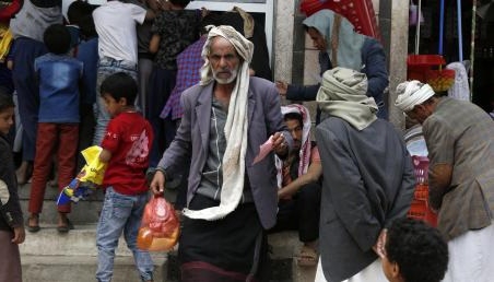 اليمن: المواطنون يدفعون ثمن انهيار العملة... أجور زهيدة لا تقوى على الغلاء