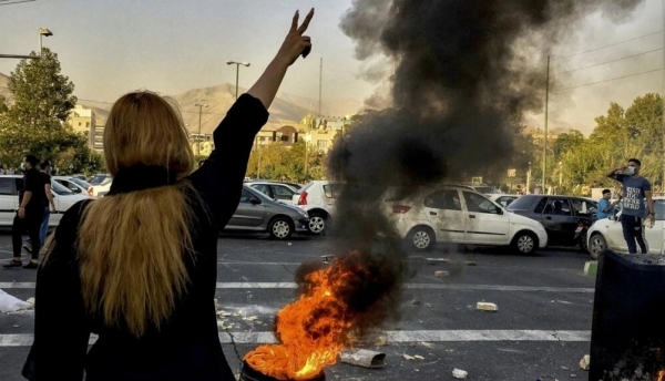 صحافة فرنسية: احتجاجات النساء الإيرانيات غيرت فعلا وجه الشارع في طهران