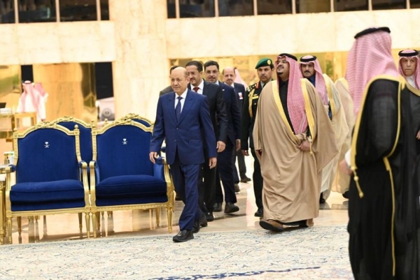 اليمن: الرئيس العليمي يبدأ زيارة رسمية الى الرياض للمشاركة في أعمال القمة العربية الصينية