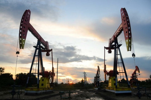 اقتصاد: أسعار النفط تتباين عند التسوية بعد بلوغ قمة 7 أسابيع