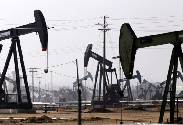 اقتصاد: النفط يغلق مستقرا بفعل ارتفاع الطلب الأميركي وتراجع الدولار ‏