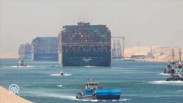 القاهرة: تعويم سفينة شحن جنحت في قناة السويس