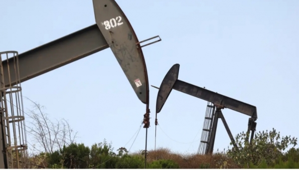اقتصاد: أسعار النفط تغلق مرتفعة بفعل مخاوف الإمدادات