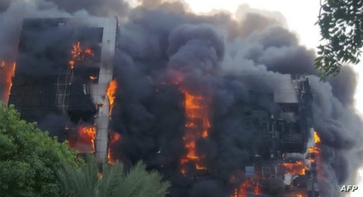 الخرطوم: فيديو يوثق اشتعال النيران بأبرز بنايات العاصمة السودانية