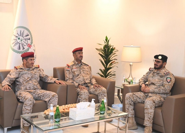 اليمن: رئيس اركان القوات الحكومية يجتمع بقائد قوات التحالف بقيادة السعودية