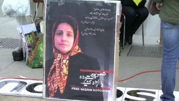 طهران: السلطات الإيرانية توقف المحامية نسرين ستوده خلال تشييع الشابة أرميتا كراوند 