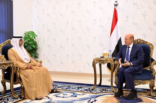 اليمن: الرئيس العليمي يشيد بالدعم الاماراتي لبلاده وتأمين شحنة وقود طارئة للكهرباء