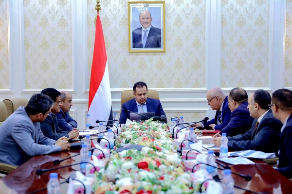 اليمن: رئيس الحكومة يعقد اجتماعات وزارية مكثفة في مسعى لاحتواء الانهيار المتواصل للعملة الوطنية