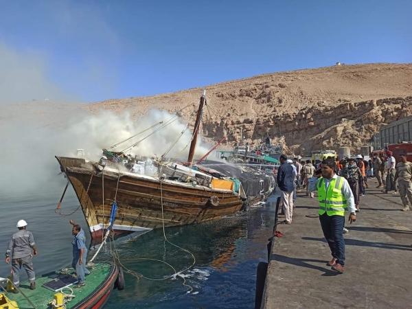 اليمن: تشكيل لجنة تحقيق في حادثة احتراق سفينة 