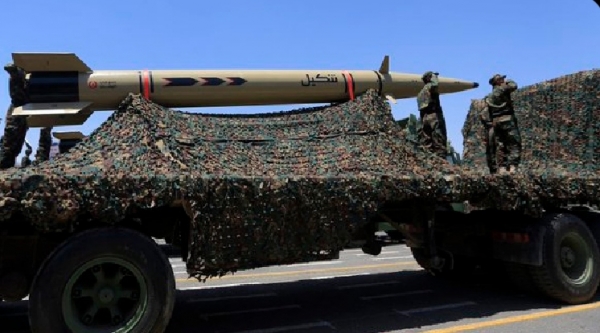 واشنطن: الولايات المتحدة تتهم 4 بحارة بمحاولة تسليم مكونات صواريخ إيرانية للحوثيين في 