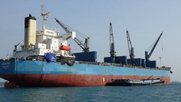 واشنطن: الولايات المتحدة تحذر من كارثة بيئية نتيجة الهجوم الحوثي على السفينة 